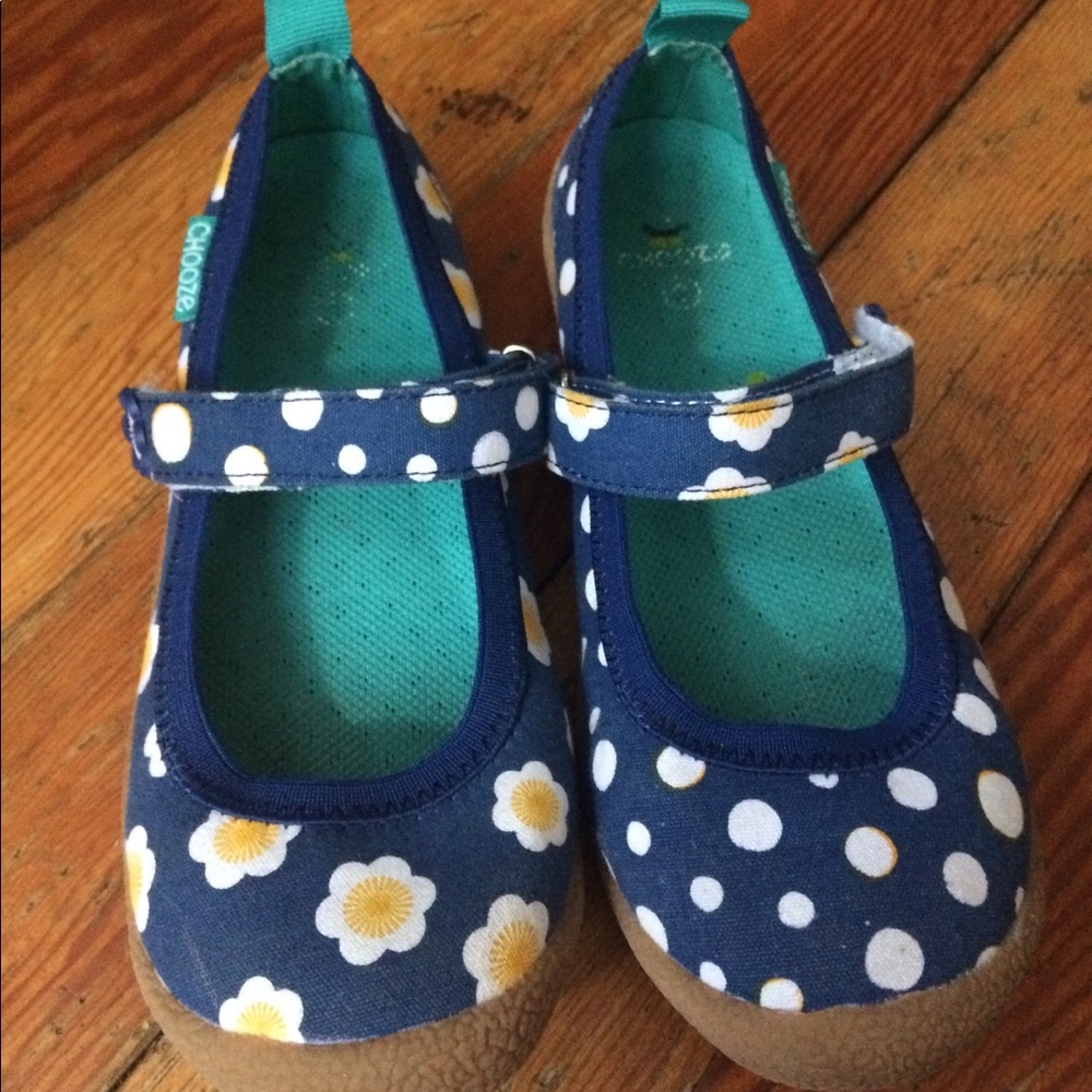 Youth girls size 2 Chooze Mary Janes